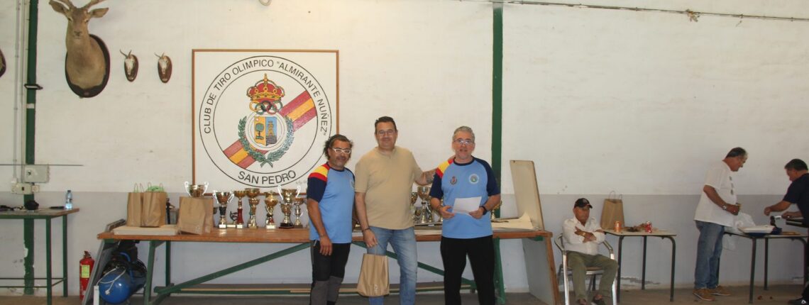 Sala del club con el escudo Almirante Núñez